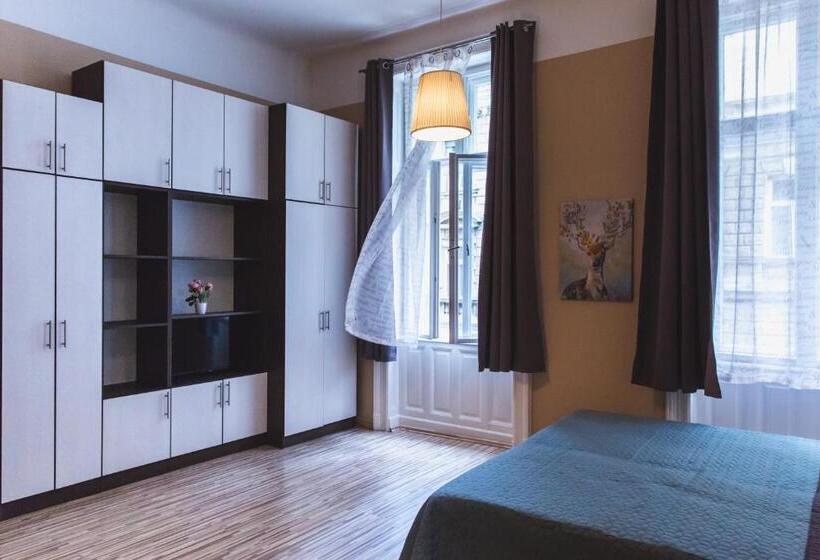 Apartamento Deluxe 1 Quarto, East Station Private Rooms & Apartments