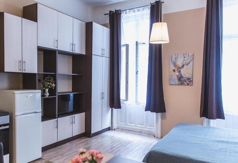 Апартаменты Superior 1 Спальня, East Station Private Rooms & Apartments