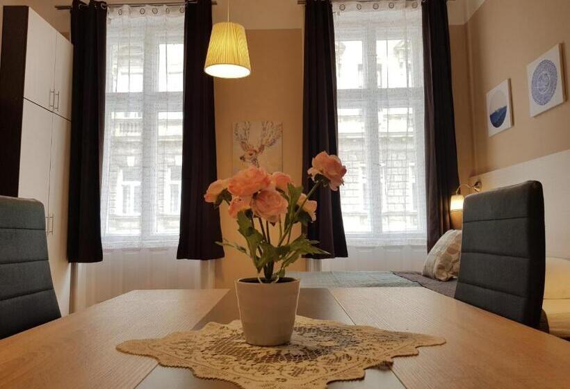 Апартаменты Superior 1 Спальня, East Station Private Rooms & Apartments