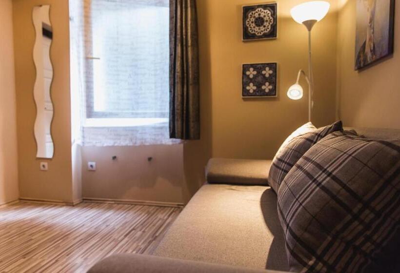 Apartamento Duplex 1 Quarto, East Station Private Rooms & Apartments