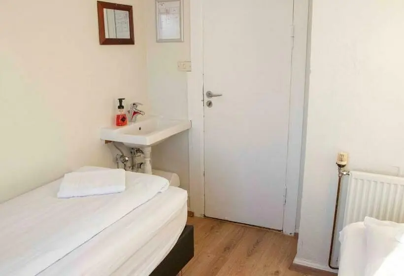 اتاق پایه با سرویس بهداشتی مشترک, Puffin Hotel Vík