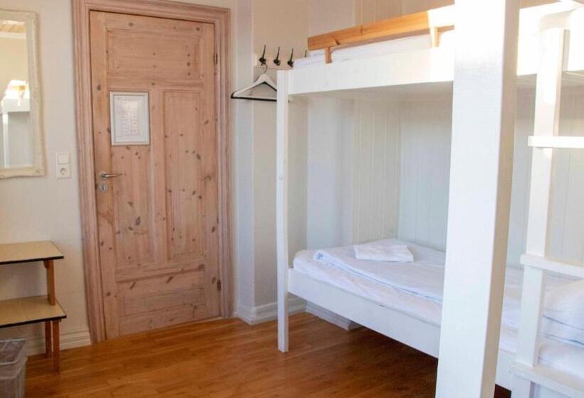 اتاق استاندارد چهارنفره با سرویس بهداشتی مشترک, Puffin Hotel Vík