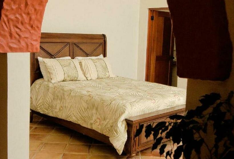 سوئیت دولوکس با چشم‌انداز, Almond Tree Hotel Resort