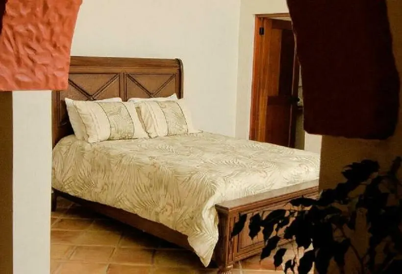 سوئیت دولوکس با چشم‌انداز, Almond Tree Hotel Resort