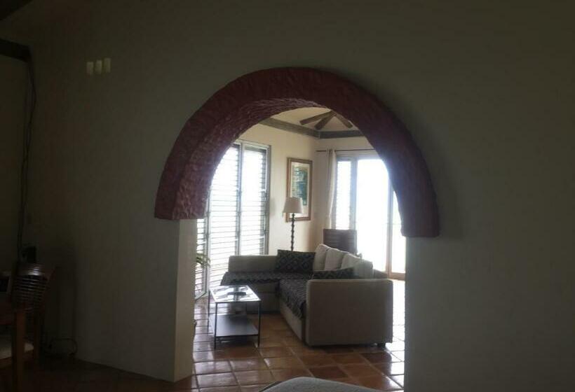 سوئیت دولوکس با چشم‌انداز, Almond Tree Hotel Resort