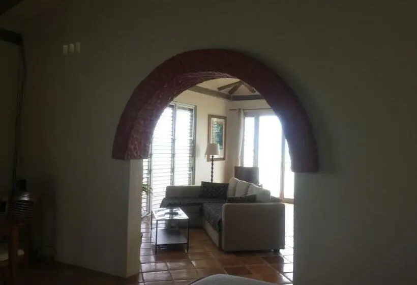 سوئیت دولوکس با چشم‌انداز, Almond Tree Hotel Resort