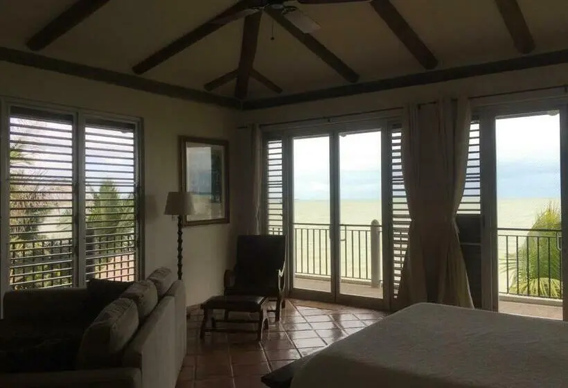 سوئیت دولوکس با چشم‌انداز, Almond Tree Hotel Resort