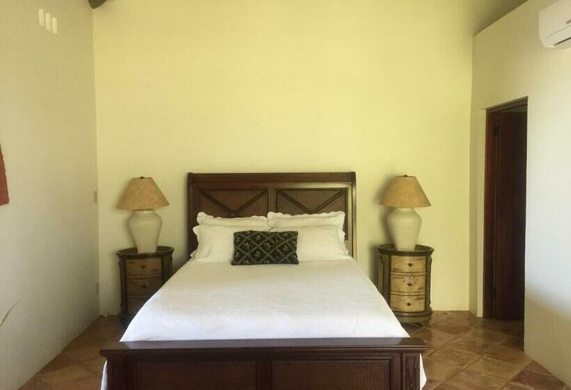 سوئیت دولوکس با چشم‌انداز, Almond Tree Hotel Resort