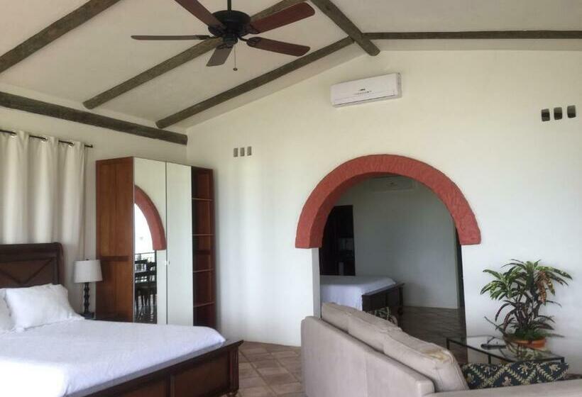 سوئیت دولوکس با چشم‌انداز, Almond Tree Hotel Resort