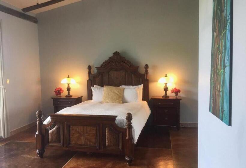 اتاق استاندارد با چشم‌انداز استخر, Almond Tree Hotel Resort