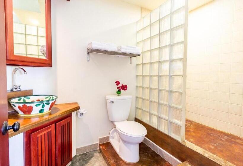 سوییت لوکس, Almond Tree Hotel Resort