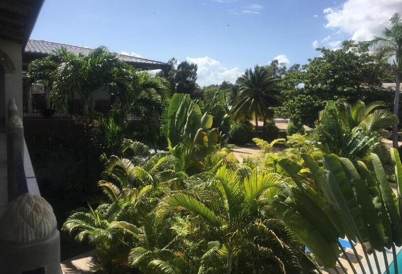 اتاق استاندارد با چشم‌انداز استخر, Almond Tree Hotel Resort