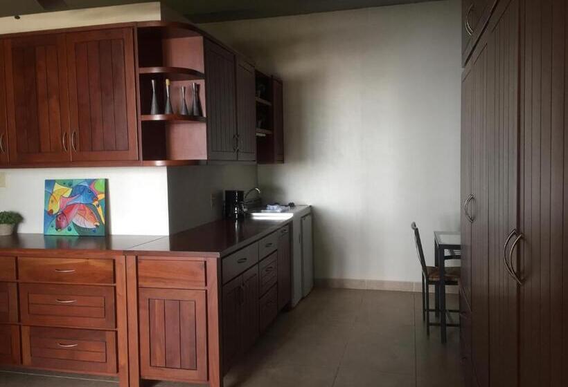 اتاق استاندارد با چشم‌انداز دریا, Almond Tree Hotel Resort