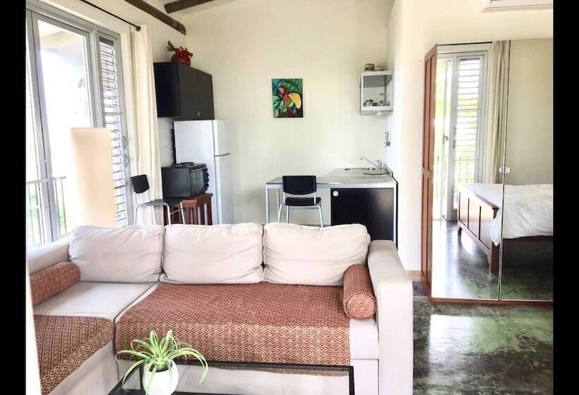 استودیوی استاندارد, Almond Tree Hotel Resort