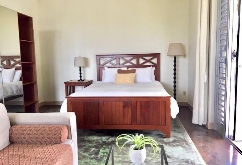 استودیوی استاندارد, Almond Tree Hotel Resort