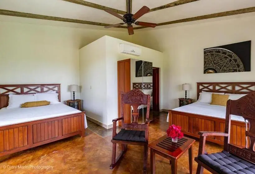 اتاق استاندارد با چشم‌انداز استخر, Almond Tree Hotel Resort