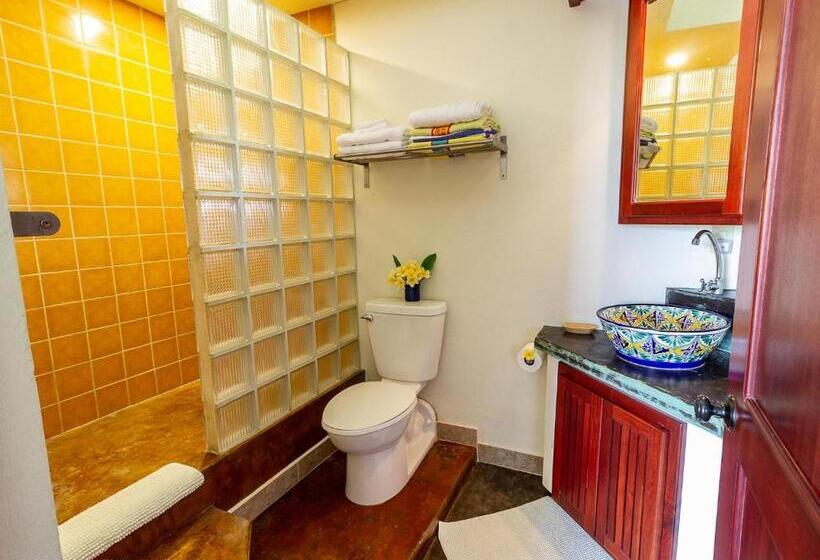 اتاق استاندارد با چشم‌انداز استخر, Almond Tree Hotel Resort