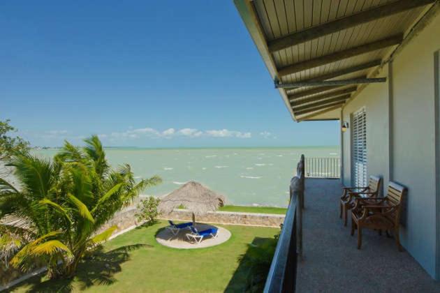 اتاق استاندارد با چشم‌انداز استخر, Almond Tree Hotel Resort