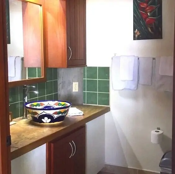 استودیوی استاندارد, Almond Tree Hotel Resort