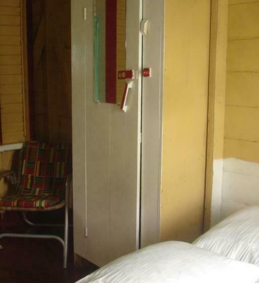 اتاق عادی, Finjam Cottage