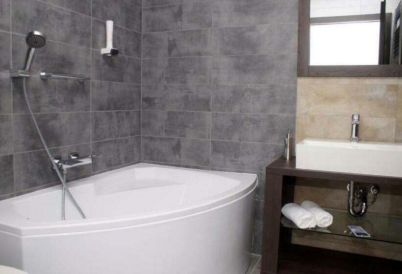 豪华房间, Fitromax Ajka