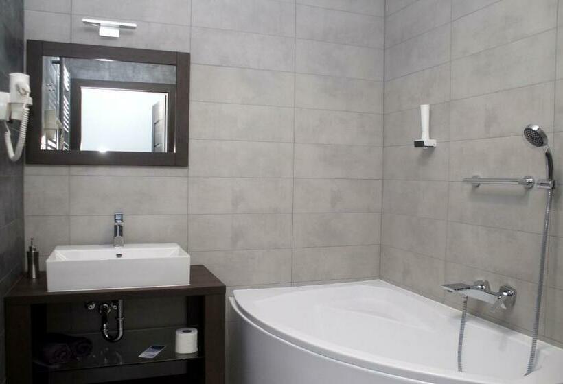 豪华房间, Fitromax Ajka