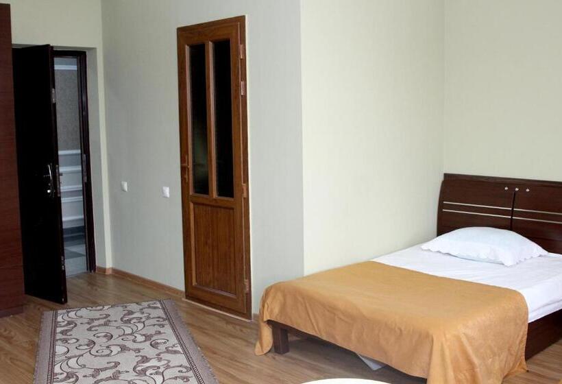 اتاق خانوادگی, Golden Apricot