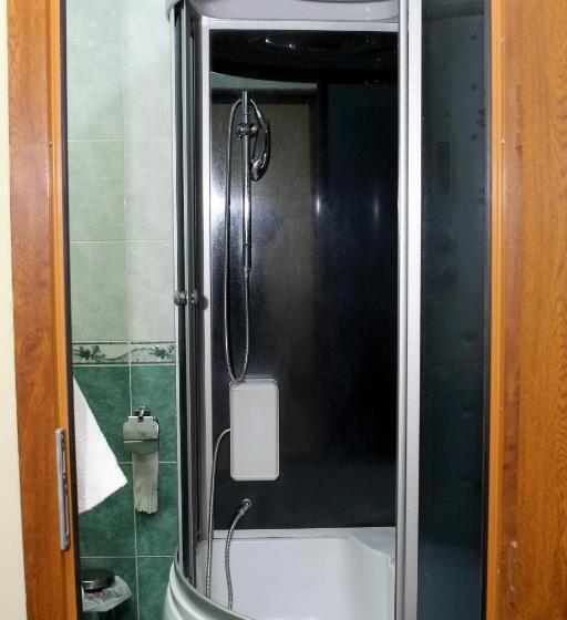 اتاق خانوادگی, Golden Apricot