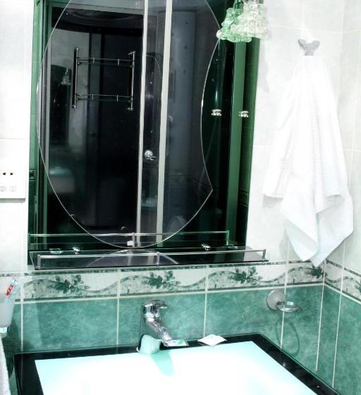 اتاق خانوادگی, Golden Apricot