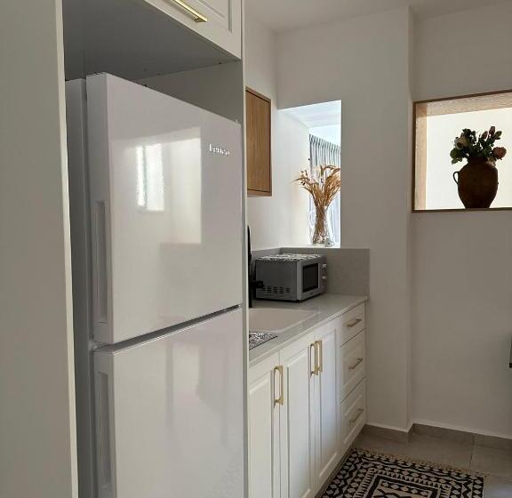 Family Room, Lishansky Since 1936