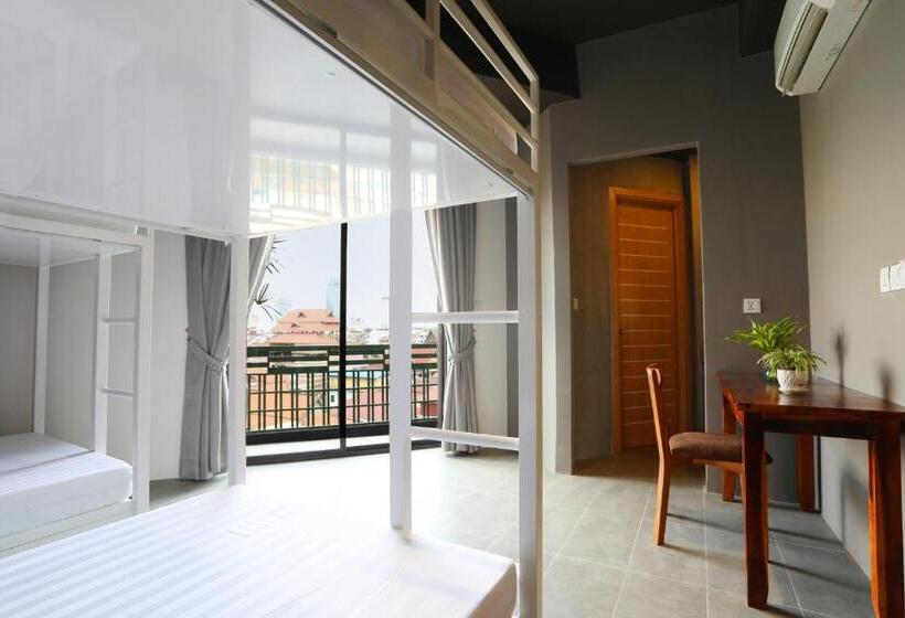 חדר משפחתי, Rs Guesthouse