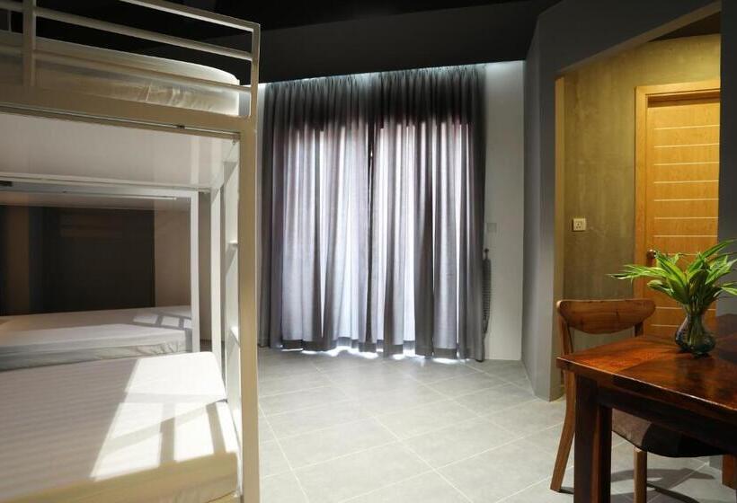 חדר משפחתי, Rs Guesthouse