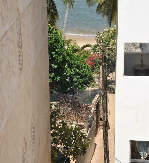 اتاق استاندارد یک تخته با سرویس بهداشتی مشترک, Shella White House