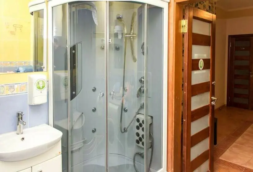 اتاق استاندارد, Trinity Hostel