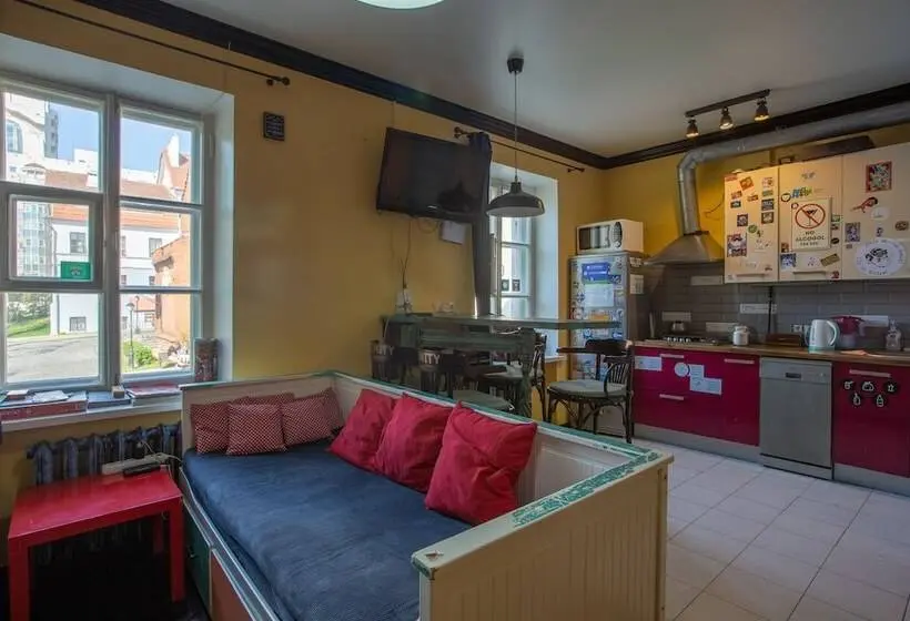 تختخواب در اتاق مشترک, Trinity Hostel