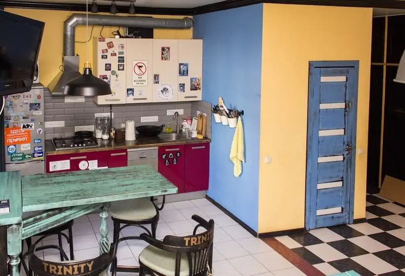 تختخواب در اتاق مشترک, Trinity Hostel
