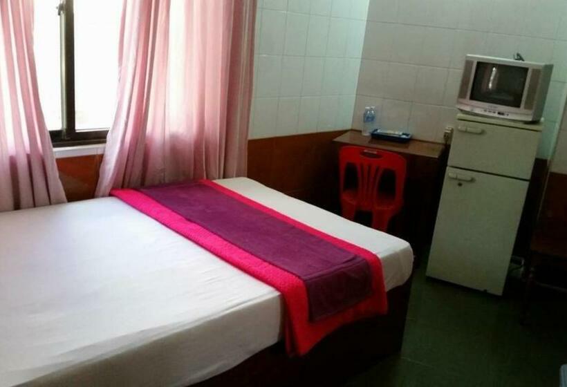 디럭스 룸, Chhaya Guest House