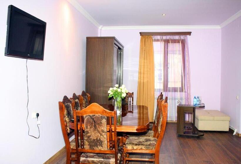 اتاق استاندارد, Christy