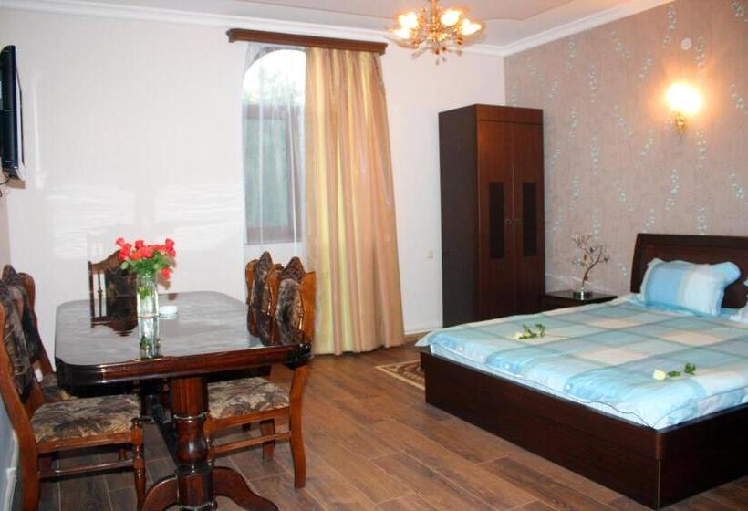 سوییت جونیور, Christy