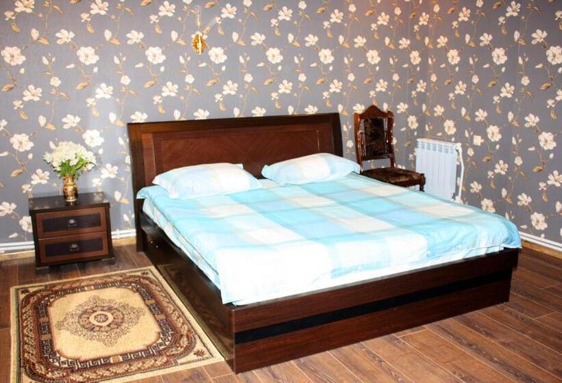 سوییت جونیور, Christy