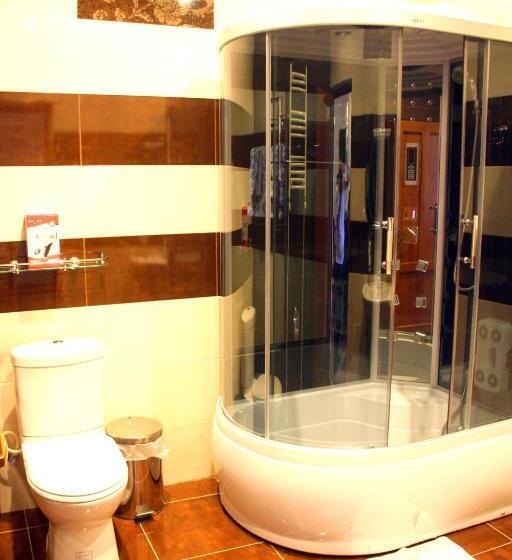 اتاق استاندارد سه نفره, Christy