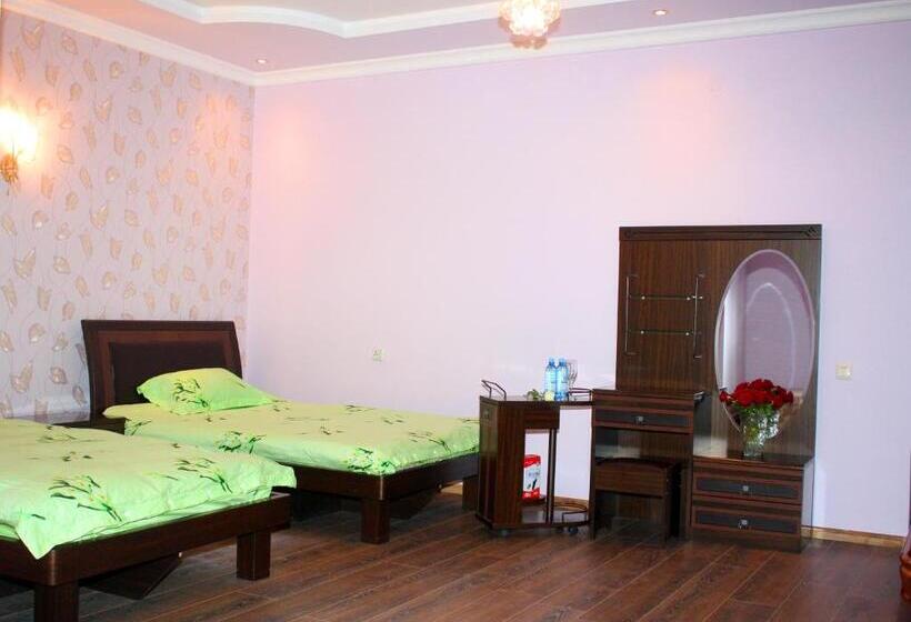 اتاق استاندارد چهار تخته, Christy