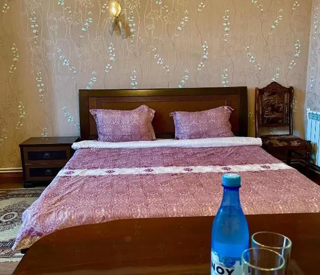اتاق اکونومی, Christy