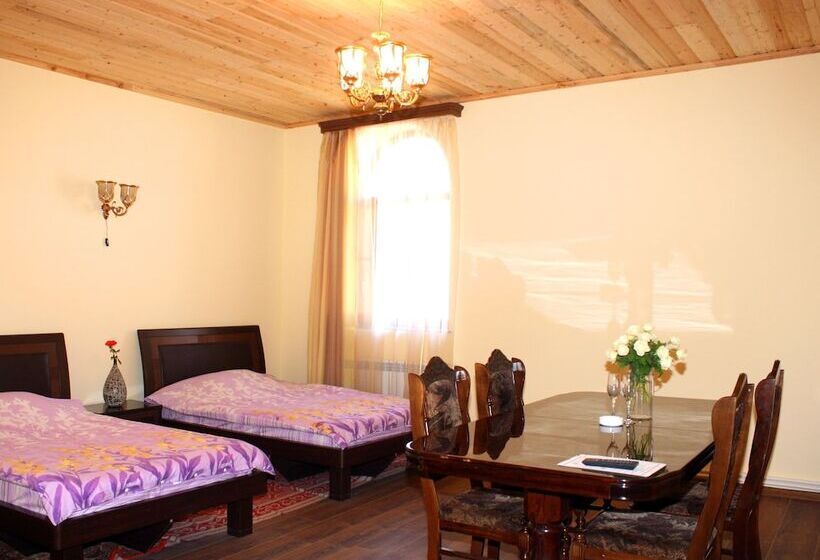 اتاق استاندارد چهار تخته, Christy