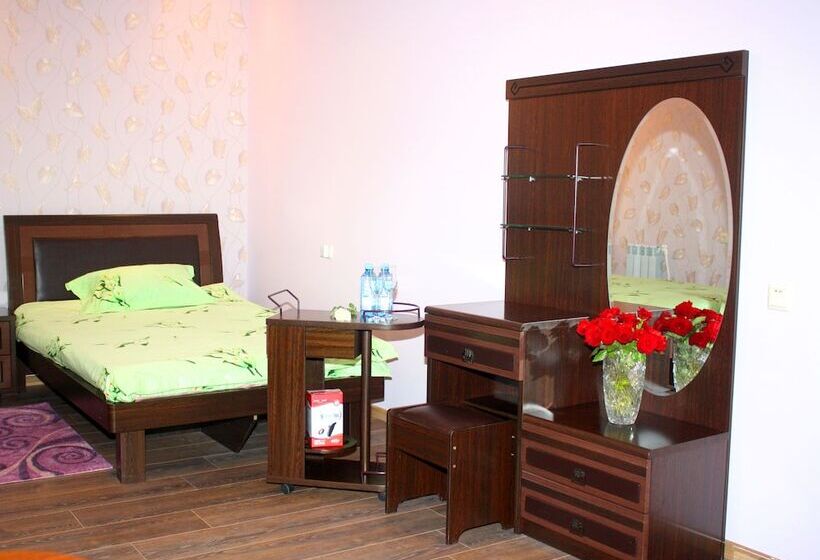 اتاق استاندارد چهار تخته, Christy