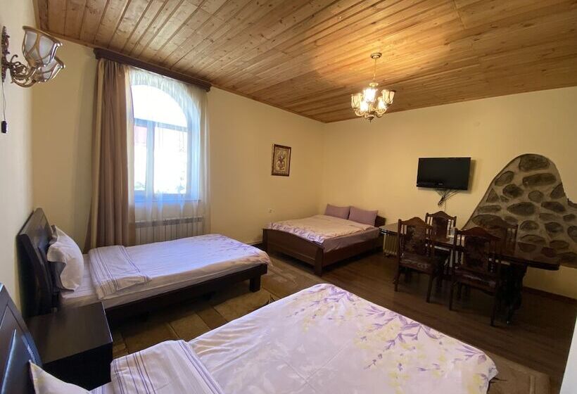 اتاق استاندارد چهار تخته, Christy