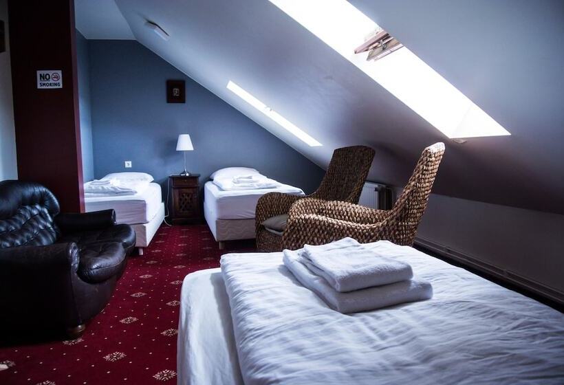 Standard Triple Room Shared Bathroom, Hafnarfjall