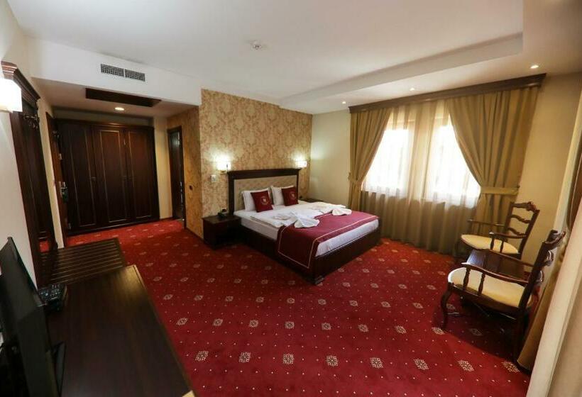 سوئیت با تخت بزرگ, Kacinari