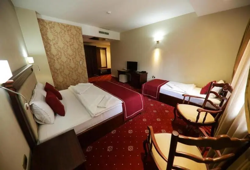 Deluxe Kolmen Hengen Huone, Kacinari