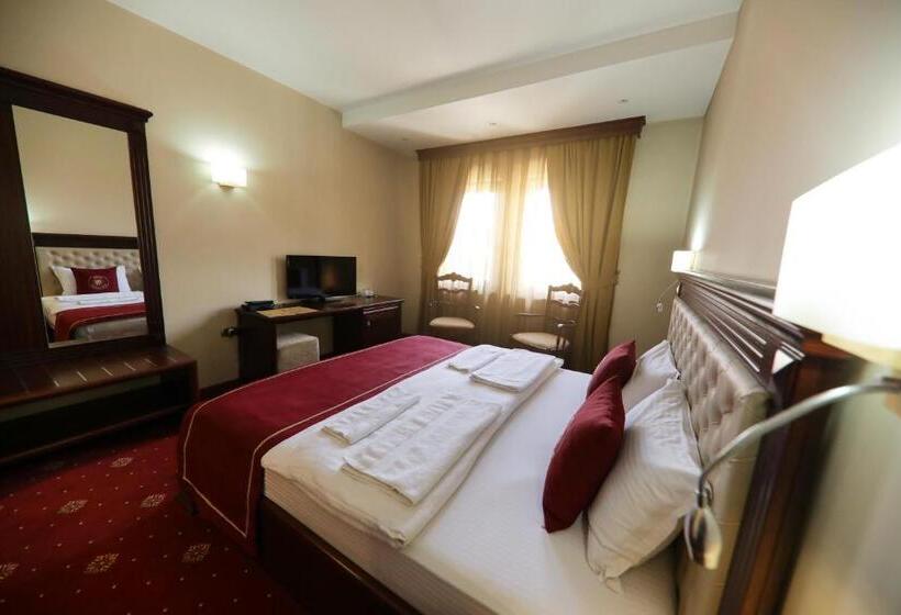 اتاق لوکس, Kacinari